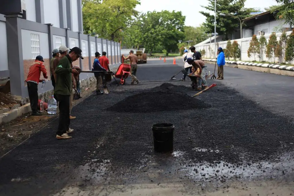 Jasa Pengaspalan Jalan Berkualitas: Solusi Permukaan Jalan yang Awet dan Rapi